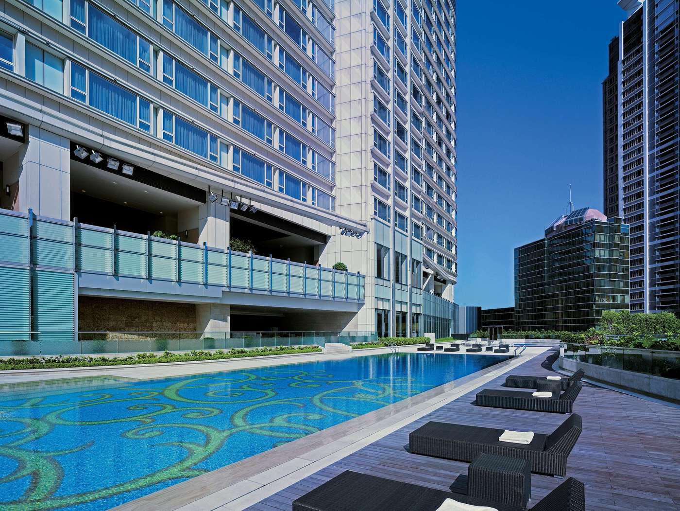 Hyatt-Regency-Hong-Kong-Tsim-Sha-Tsui-Pool-1