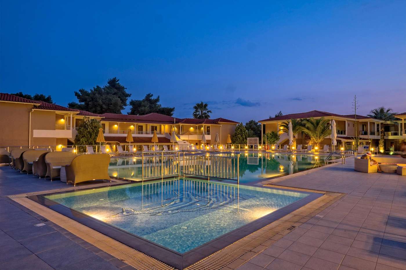 Lagomandra-Beach-Hotel-Pool-1