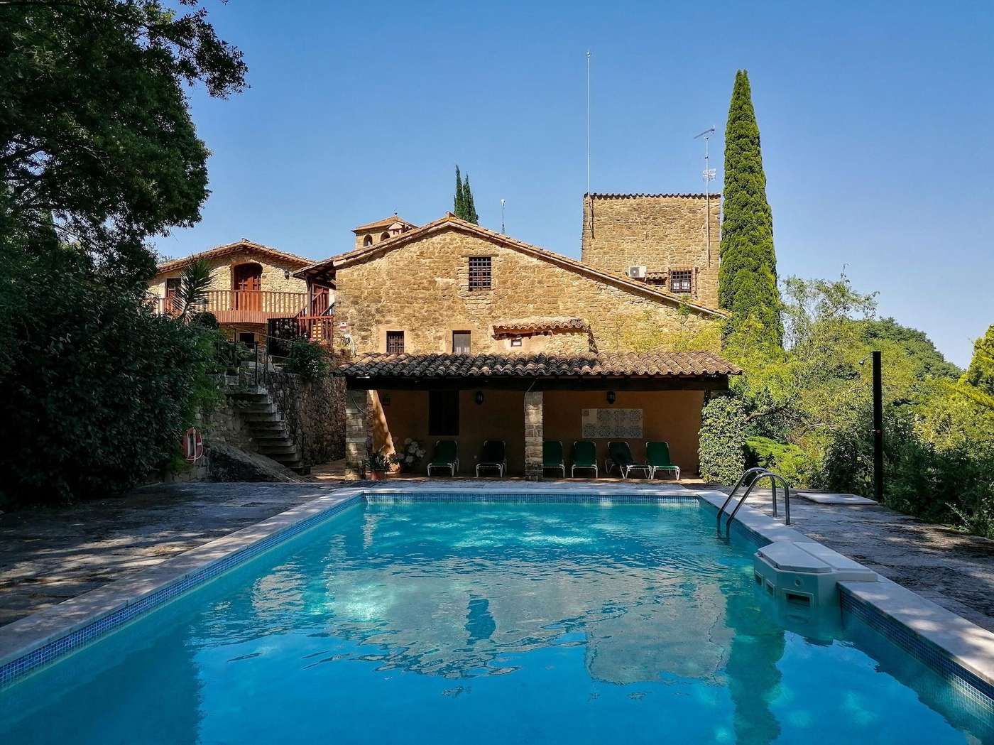 La-Sala-De-Camos-Sports-and-Entertainment-1