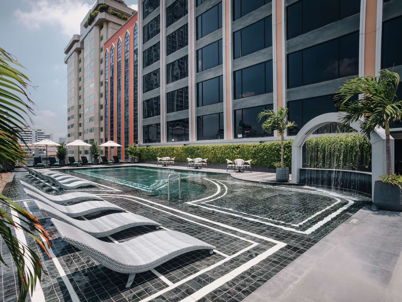 Aira-Hotel-Bangkok-Pool-1
