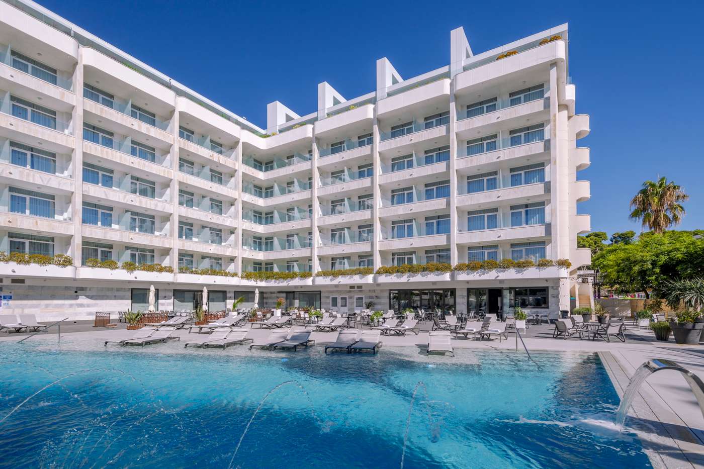 Olympus-Palace-Hotel-Pool-1