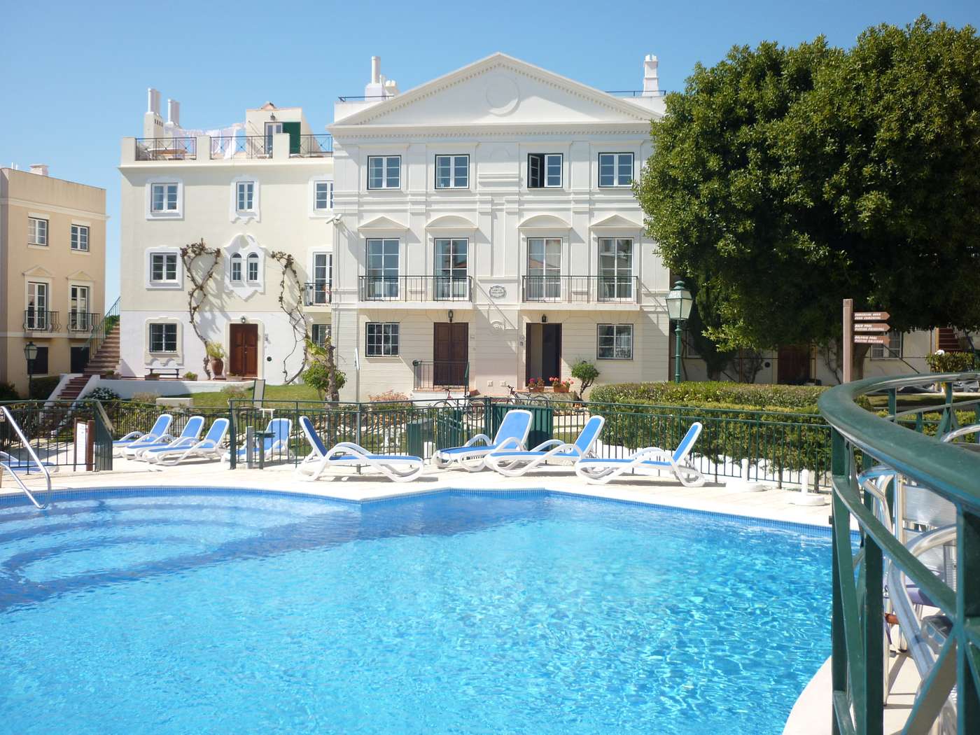 A Apartments Old Village hotel