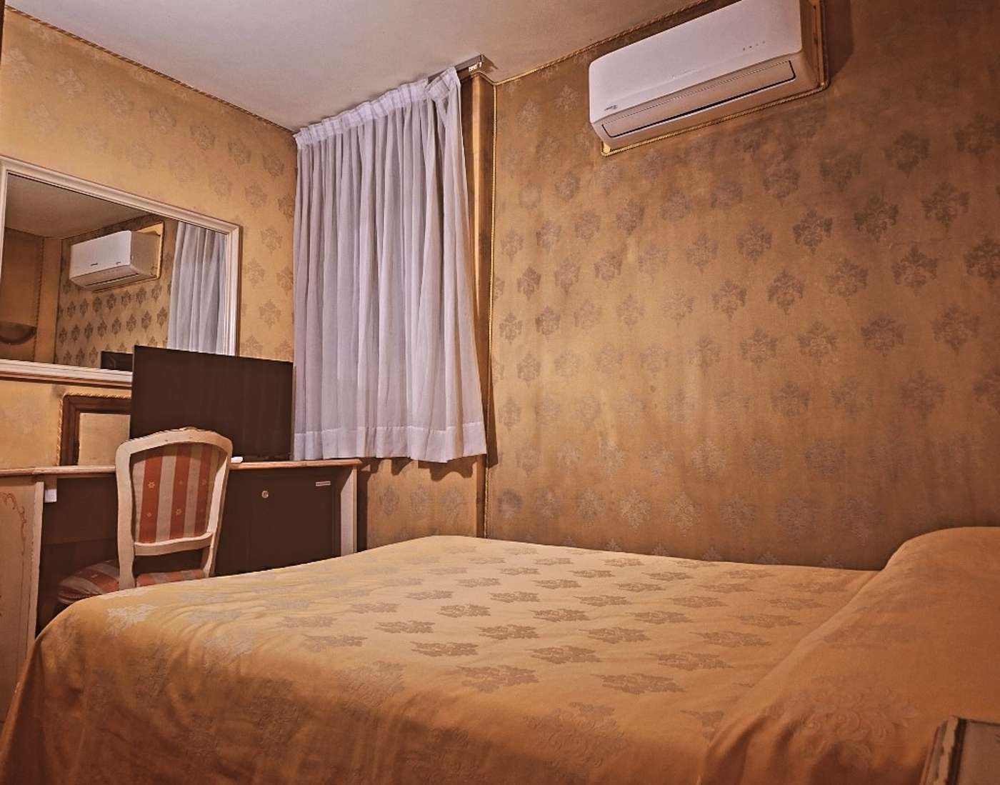 Lux-Room-1