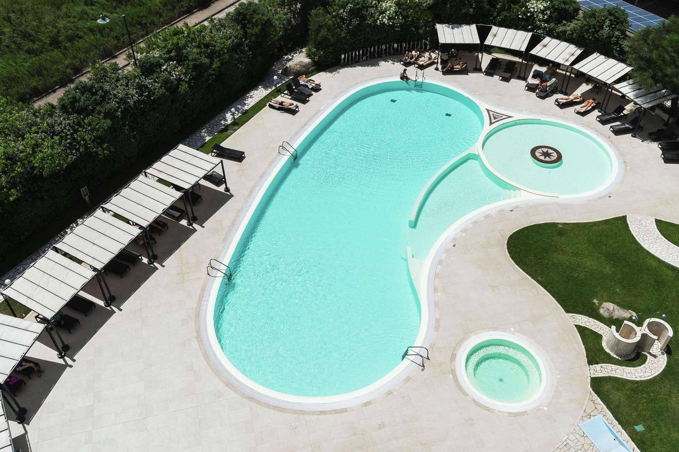 Double-Tree-by-Hilton-Hotel-Olbia-Pool-1