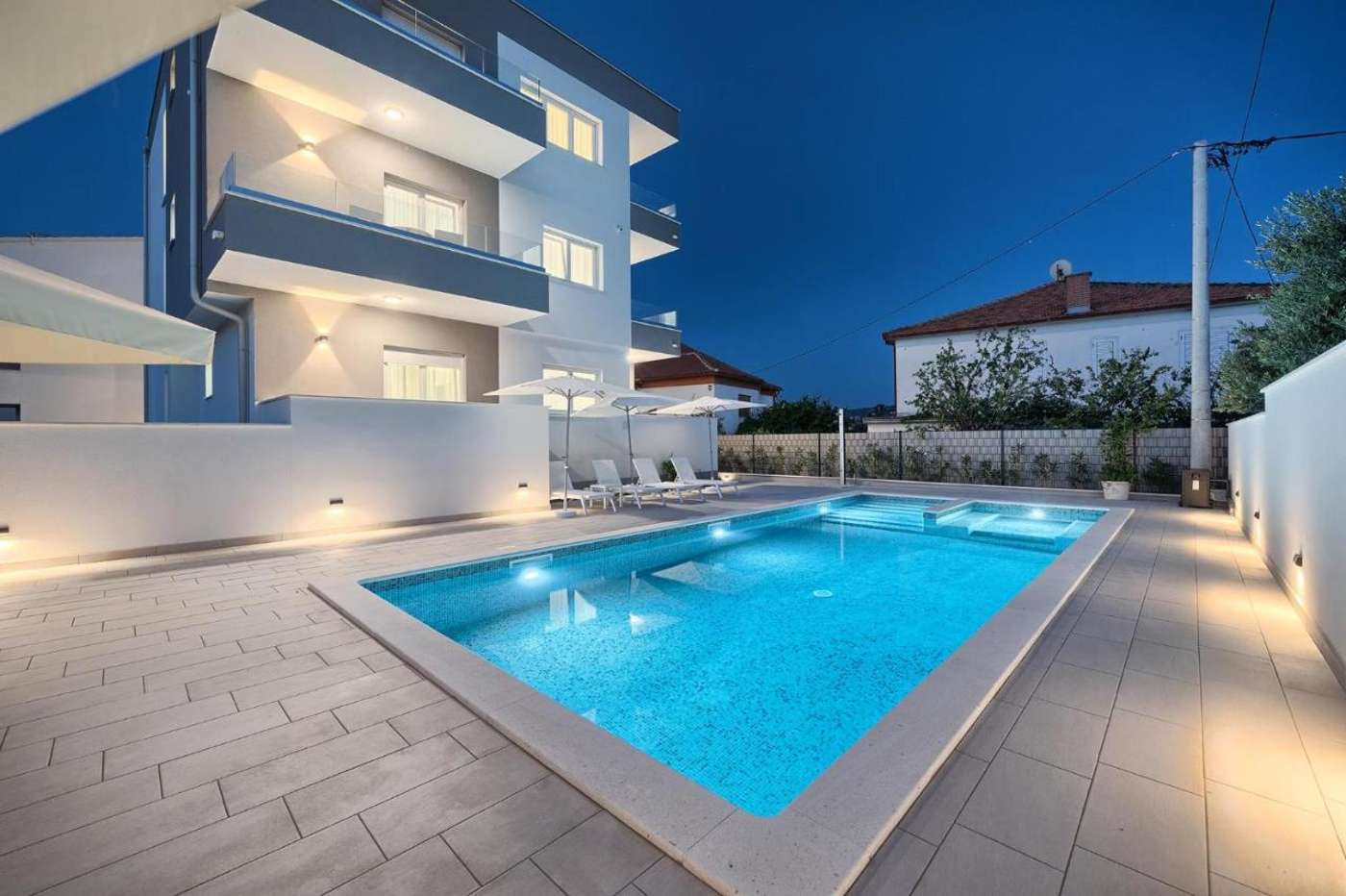 Trogirski-Dvori-Pool-1