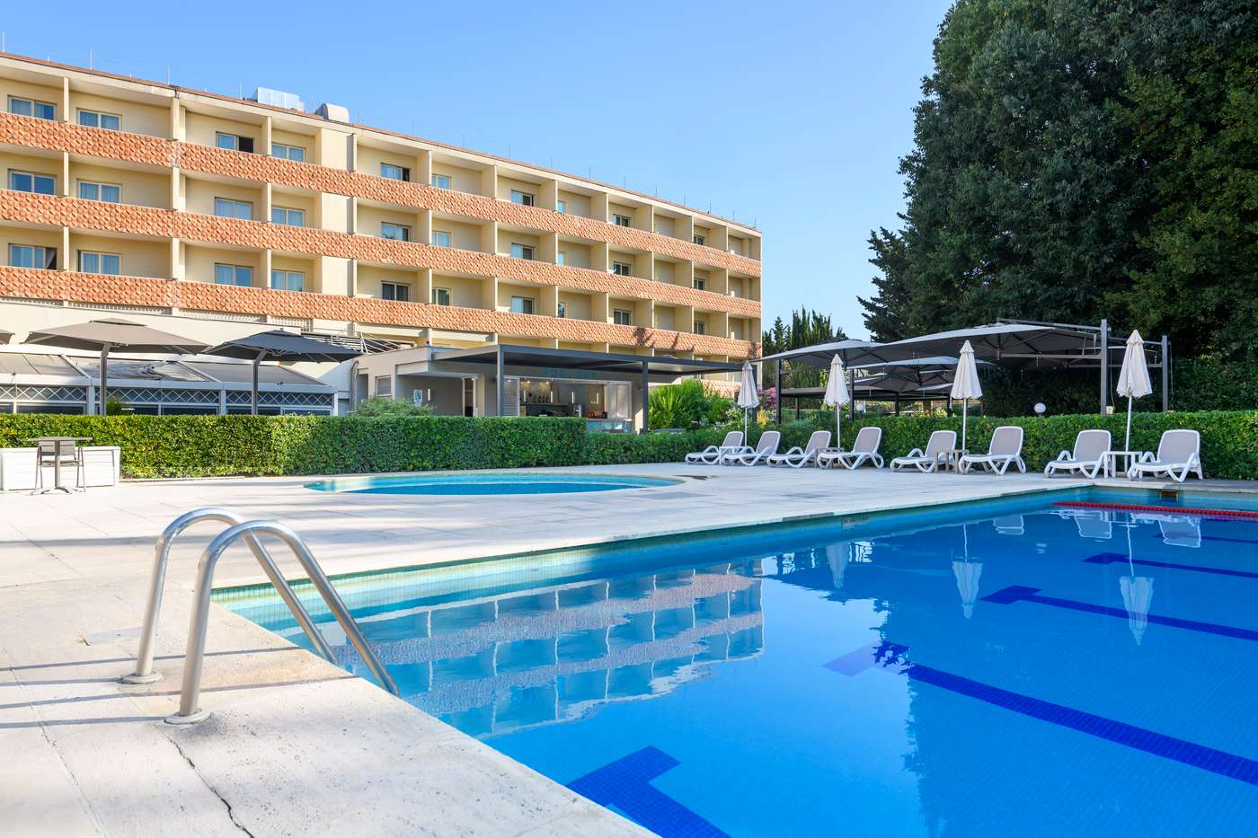 Crowne-Plaza-Rome---St--Peter-s-Pool-1