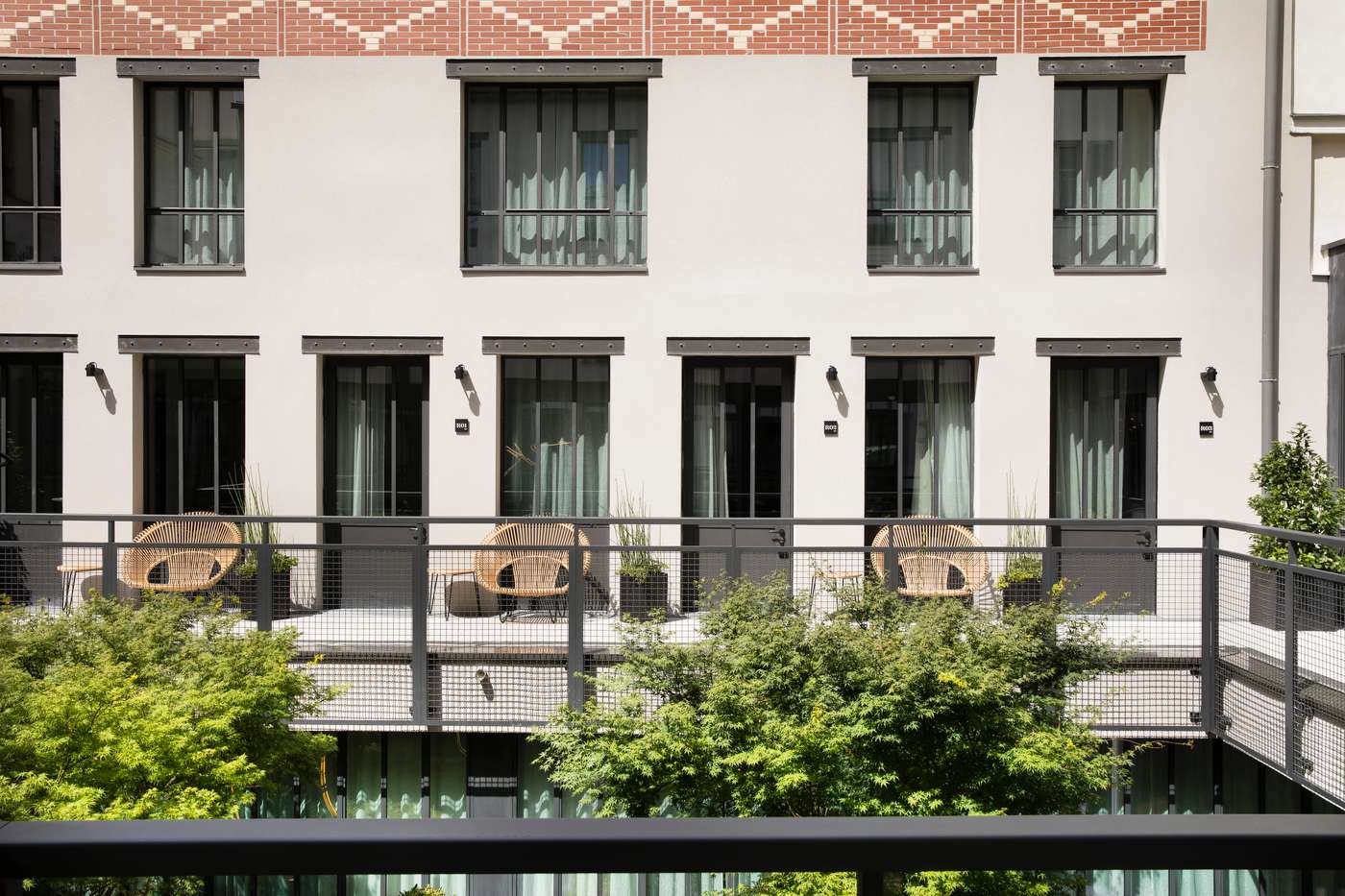 Les-Deux-Girafes-Terrace-1