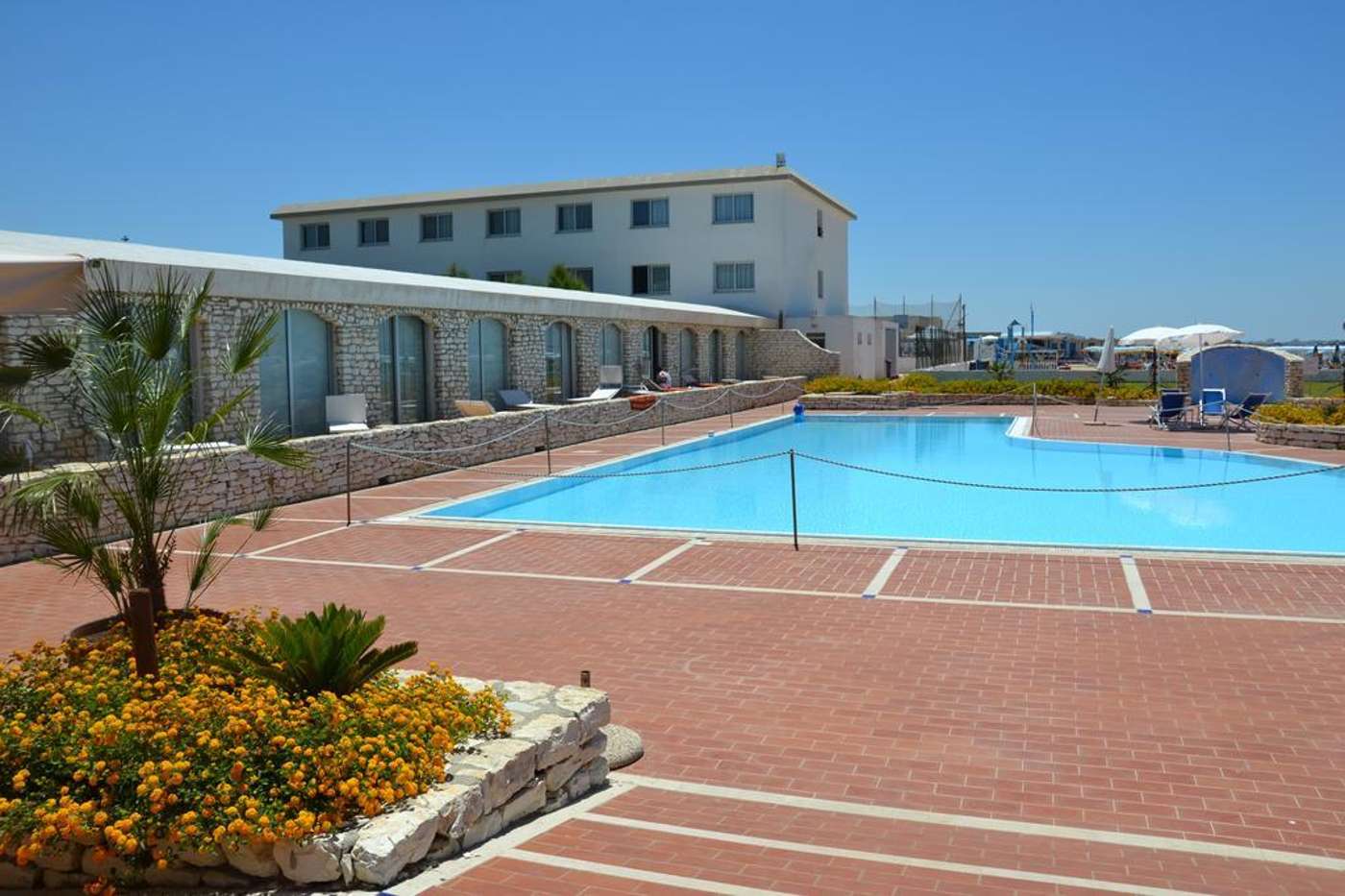 Hotel-Baia-Dei-Mulini-Pool-1