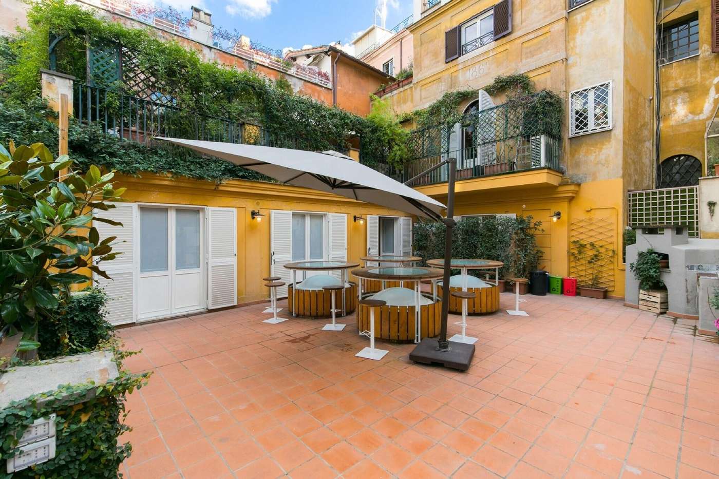 Trevi-Contemporary-Suite-Terrace-1