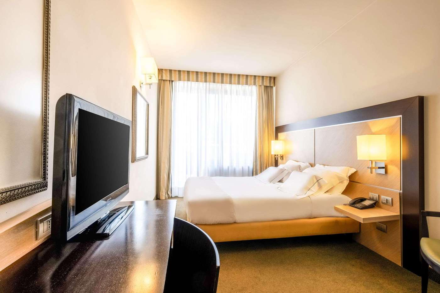 Hotel Griso Collection-Italy-MALGRATE-Room-5