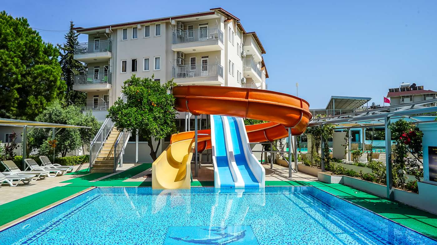 A Catty Cats Garden Hotel hotel