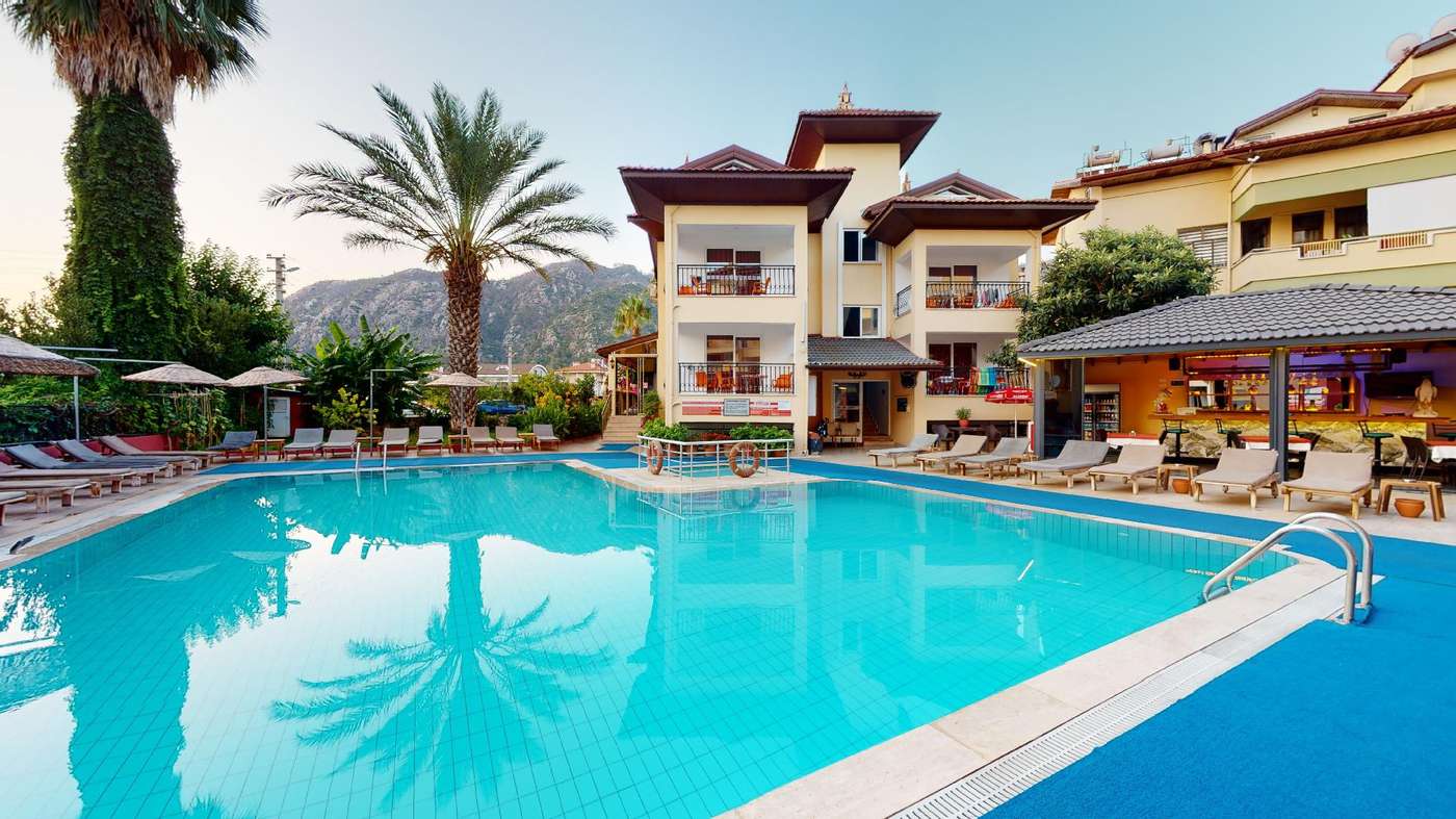 A Ece Apartments hotel