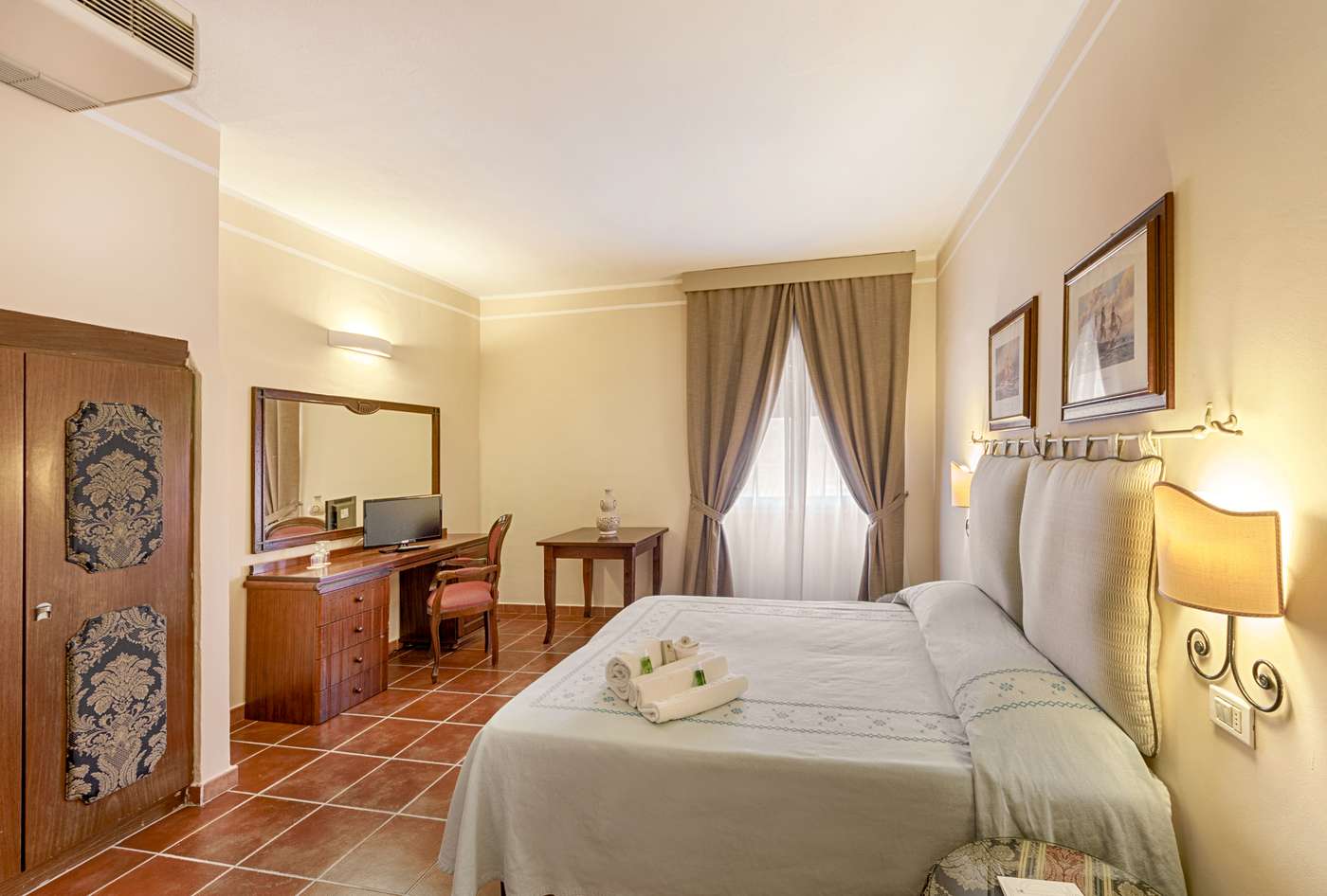 Colonna Palace Hotel Mediterrano-Italy-OLBIA (SS)-Room-9