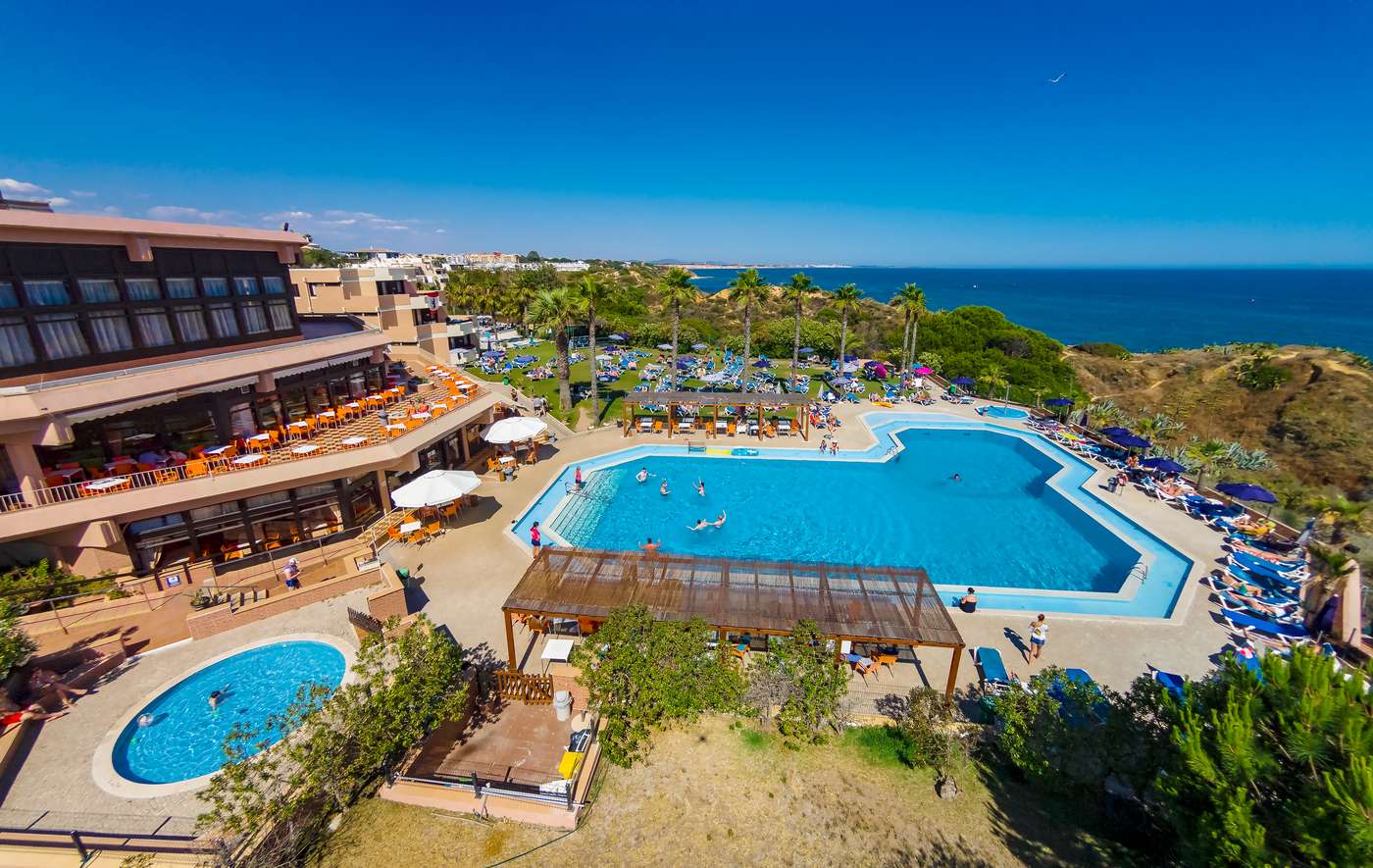 Auramar-Beach-Resort-Pool-9