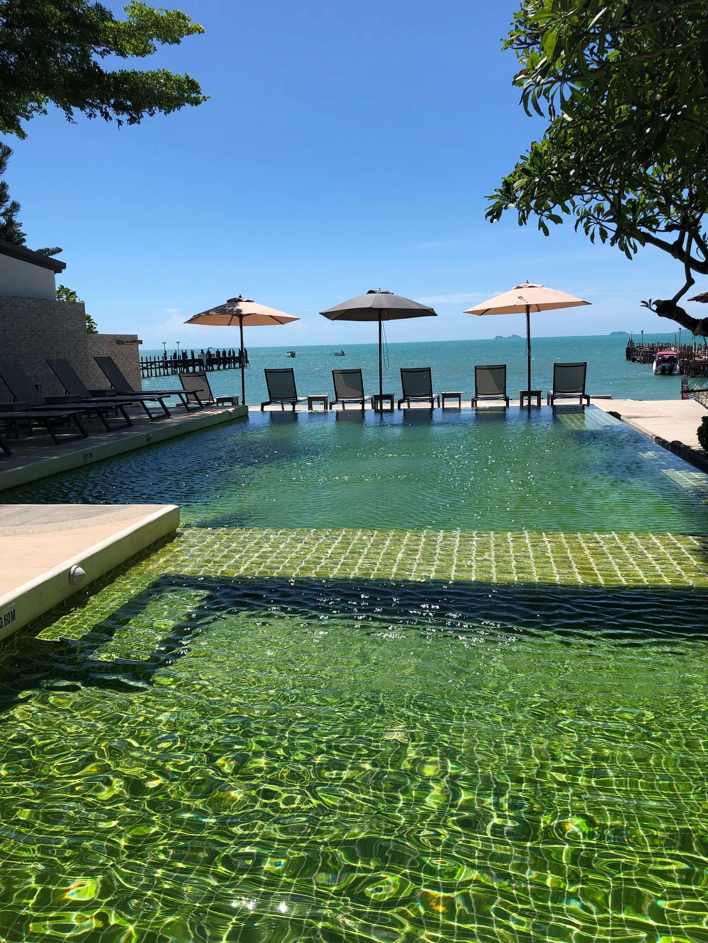 Punnpreeda-Beach-Resort-Pool-1