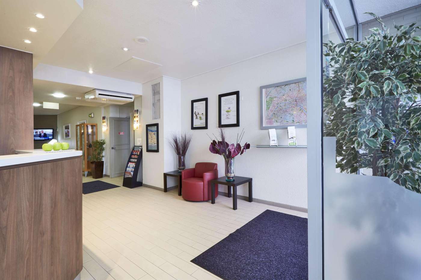 Campanile-Paris-Ouest---Levallois-Perret-Lobby-1