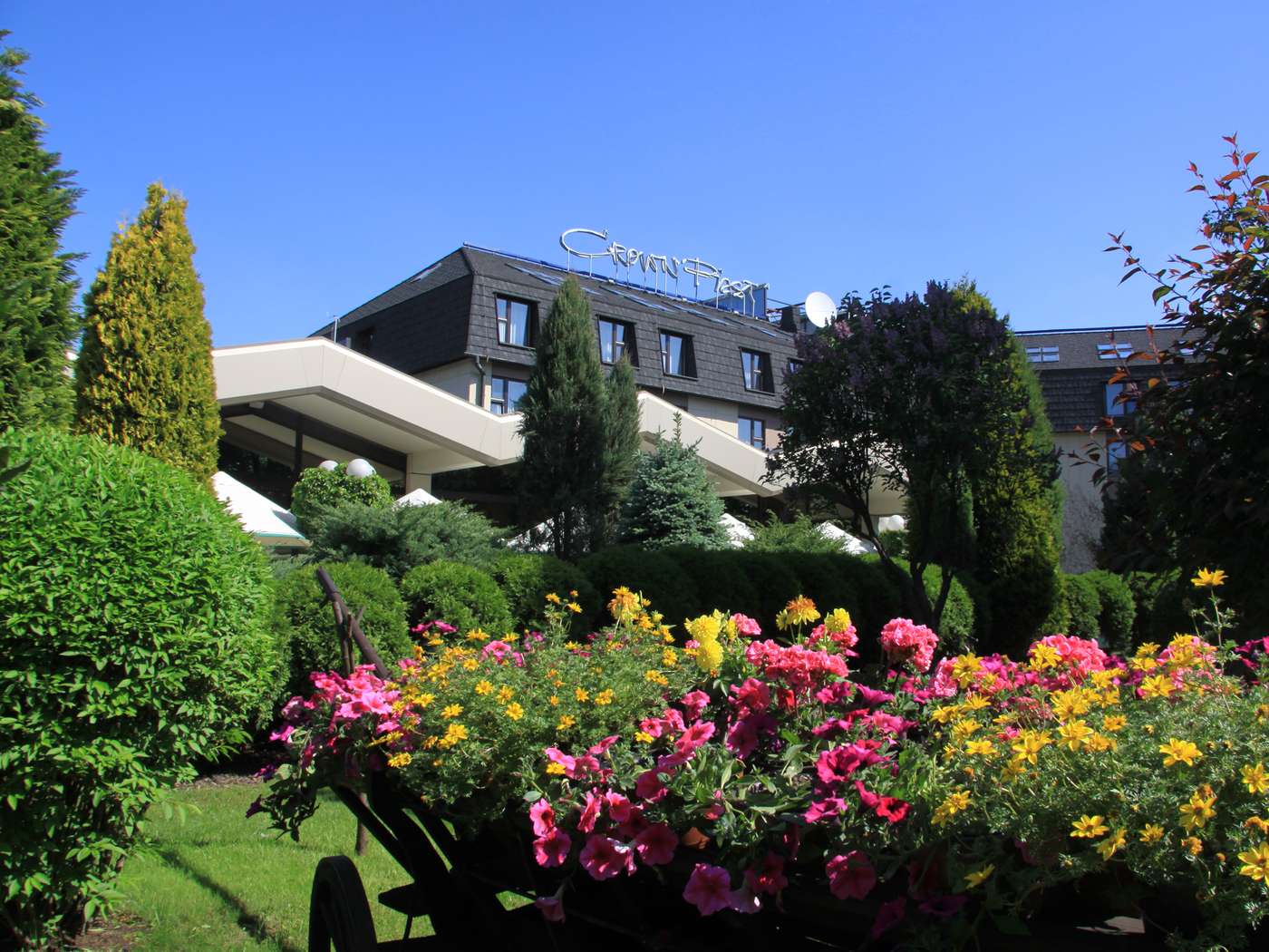 Booking-Hotel-Crown-Piast---Spa-General-view-1