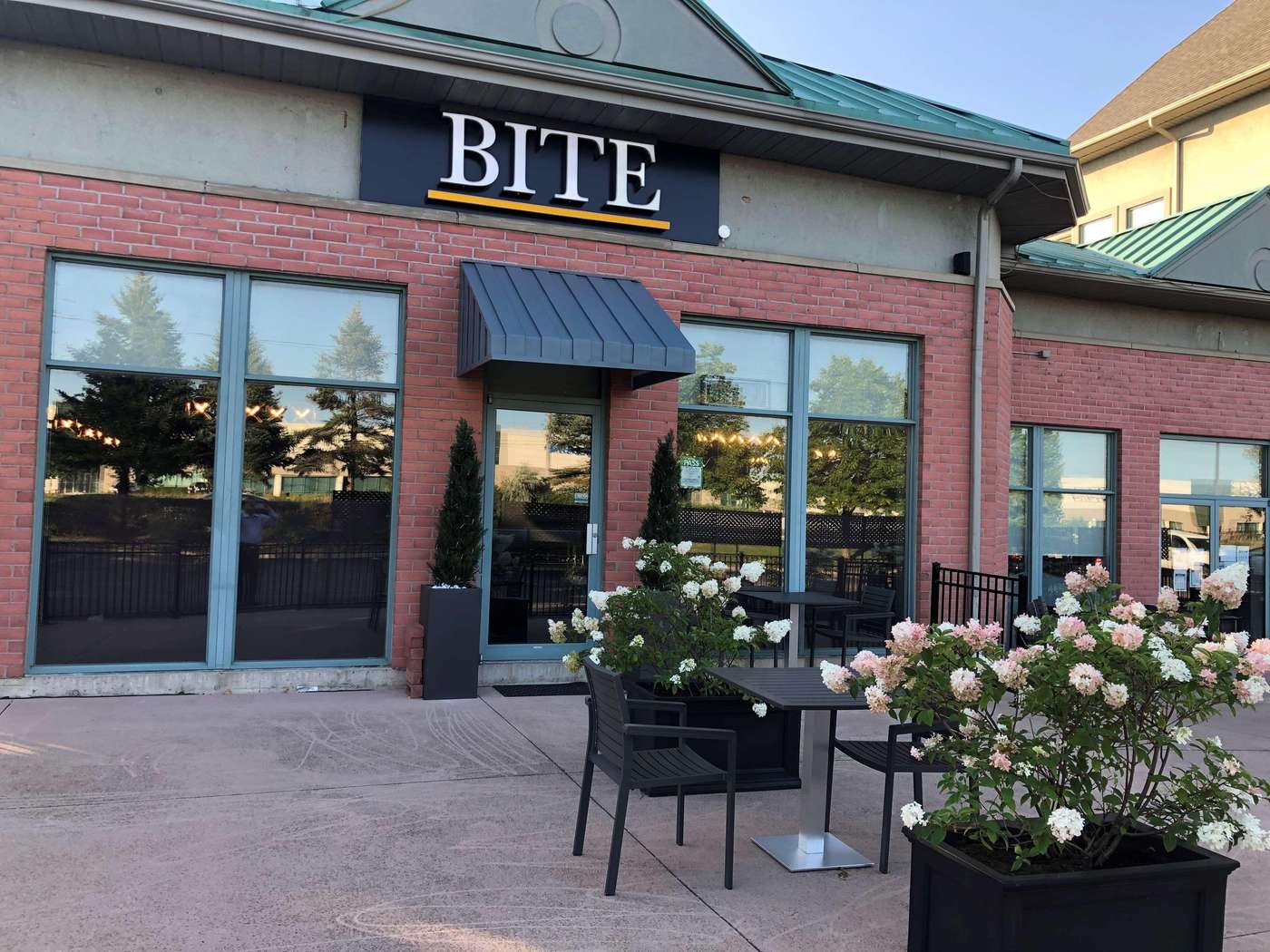 Best Western Plus Travel Hotel Toronto Airport-Canada-Toronto-General view-9