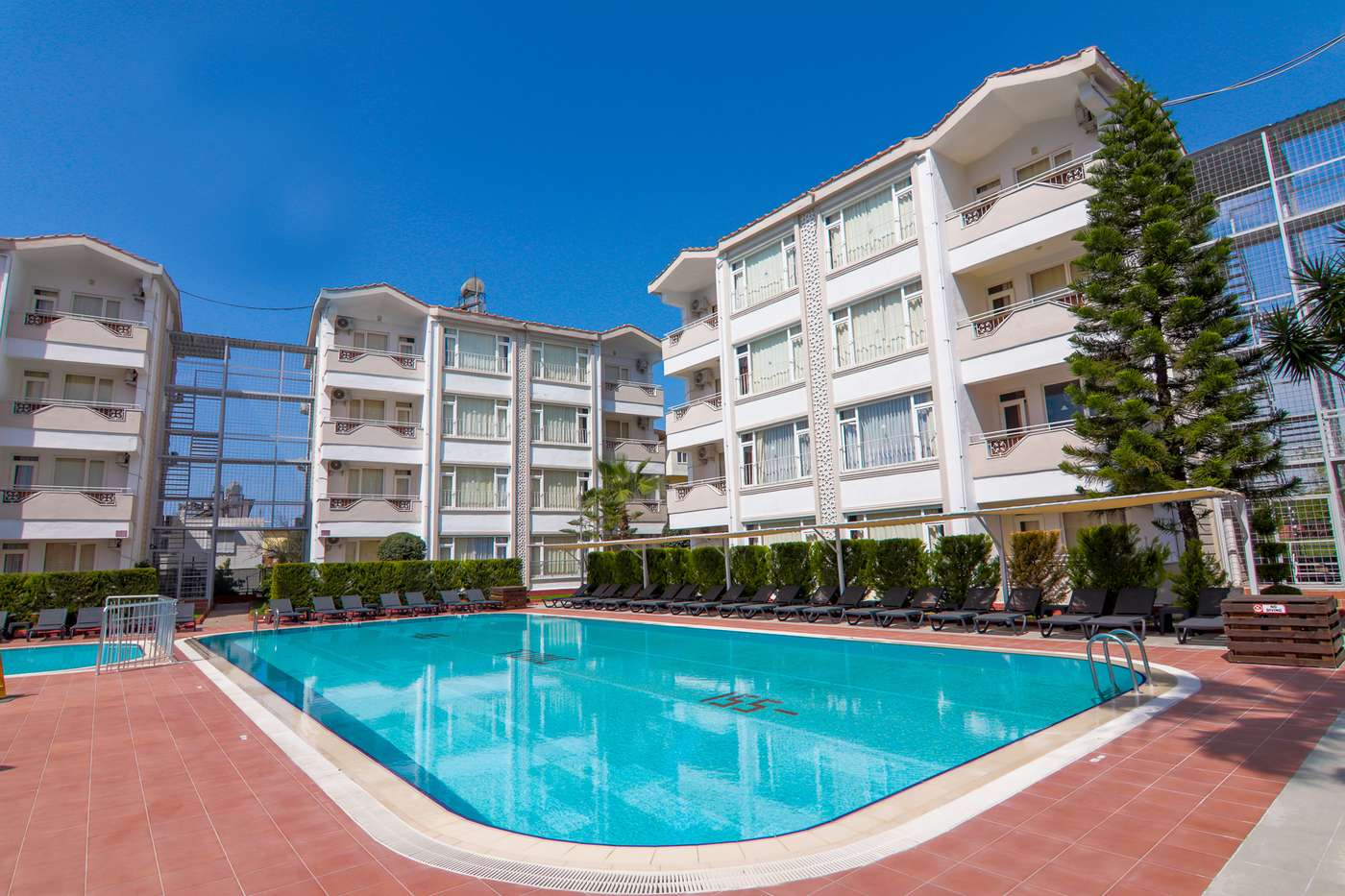 A New Garden Luna Side Apart Hotel hotel