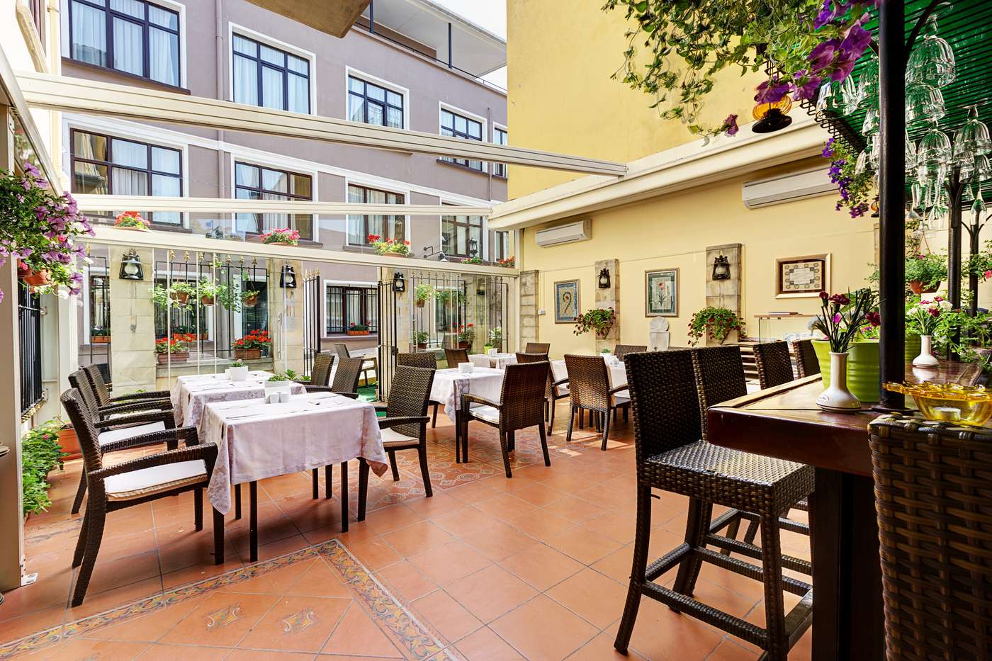 Arena-Hotel-Restaurant-1