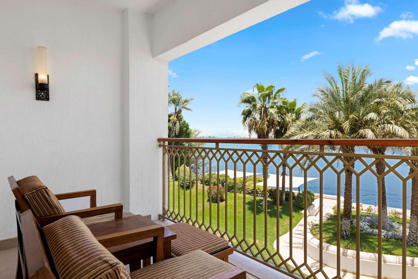 Hilton-Luxor-Resort---Spa-Room-1