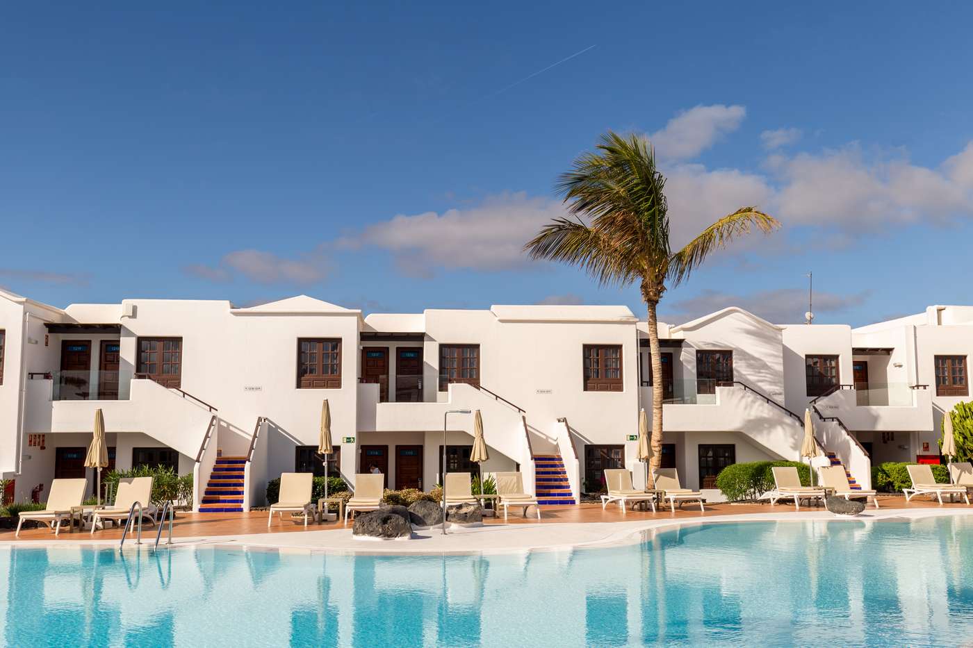 R2-Bahia-Kontiki-Beach-Aparthotel-Pool-1