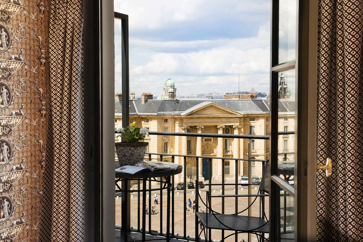 Hotel-Des-Grands-Hommes-Terrace-1