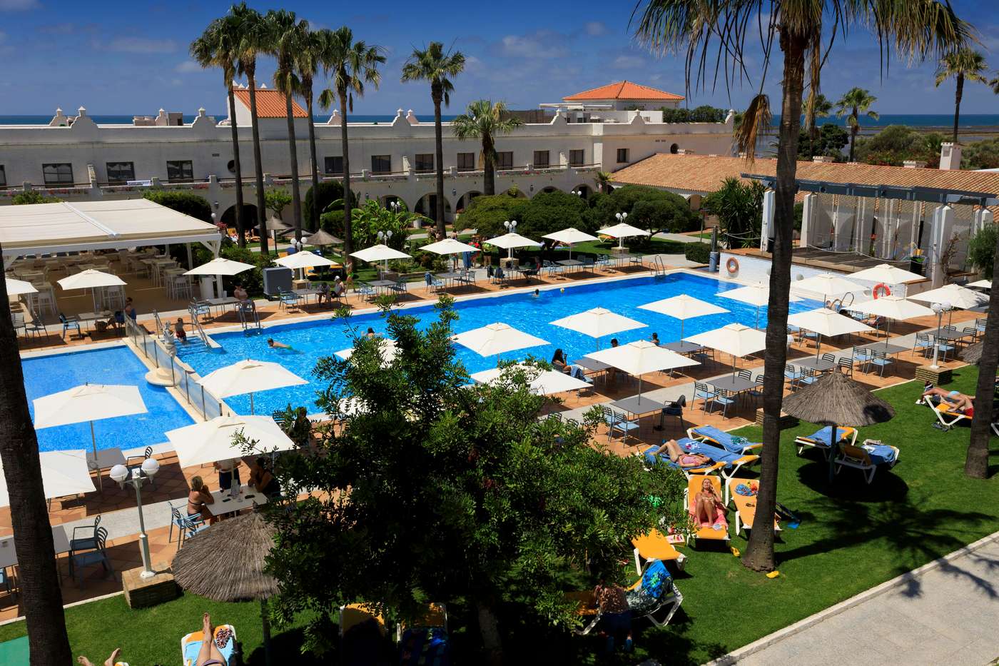 Playa-de-la-Luz-Pool-1