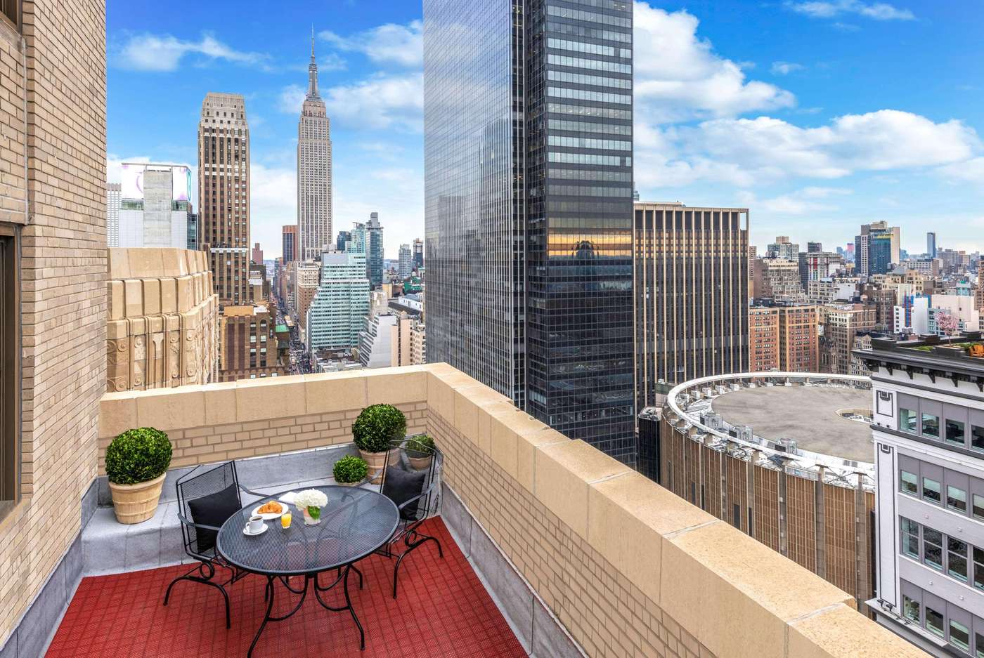 New-Yorker--A-Lotte-Hotel-Terrace-1