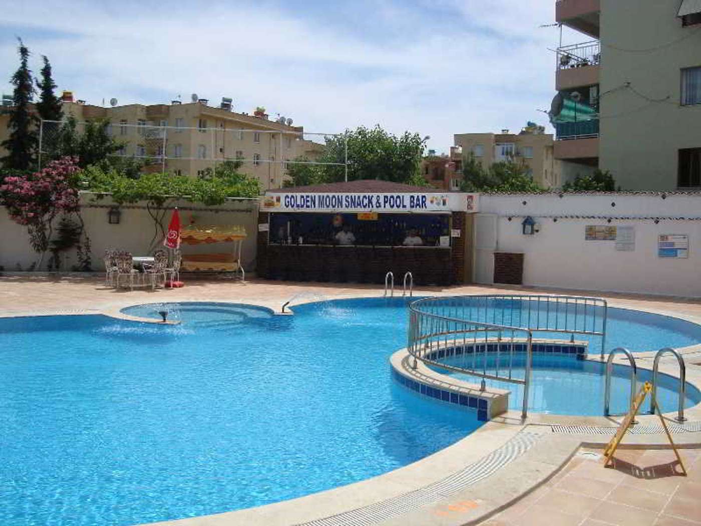 Golden-Moon-Apart-Hotel-Bar-1