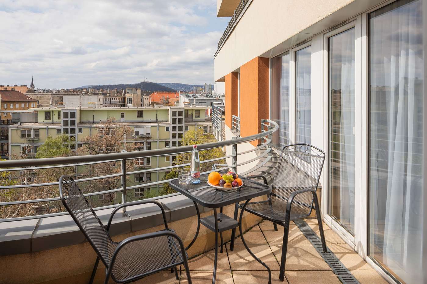 Escala-Hotel---Suites-Room-1