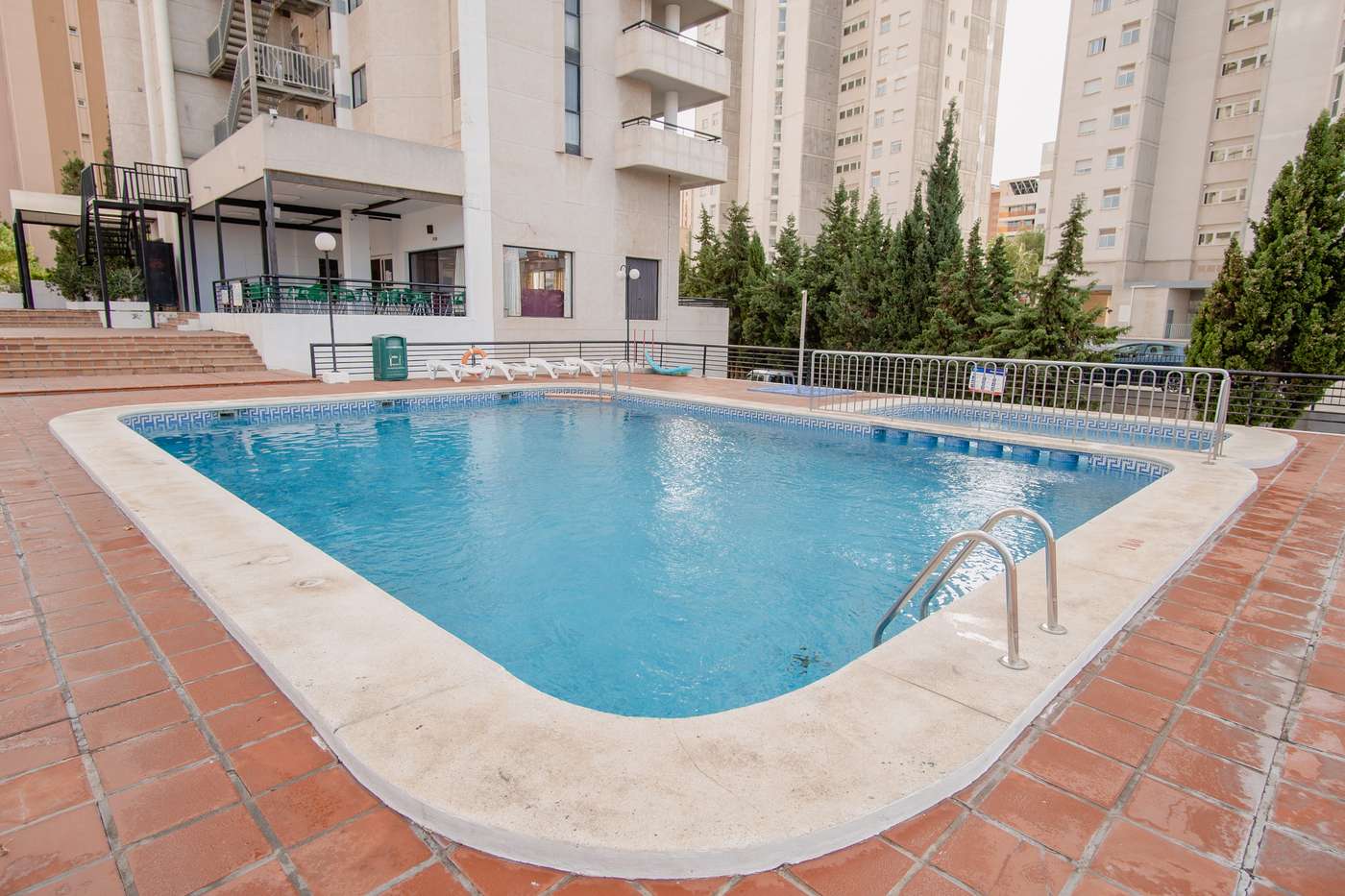Luxmar-Apartments-Pool-1