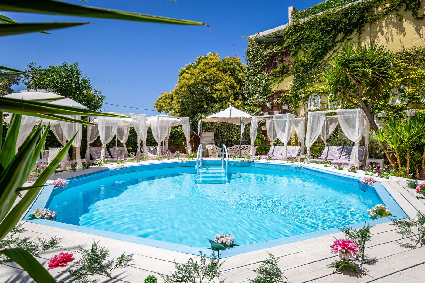 V-A--Boutique-Apartments-and-Suites-Pool-1