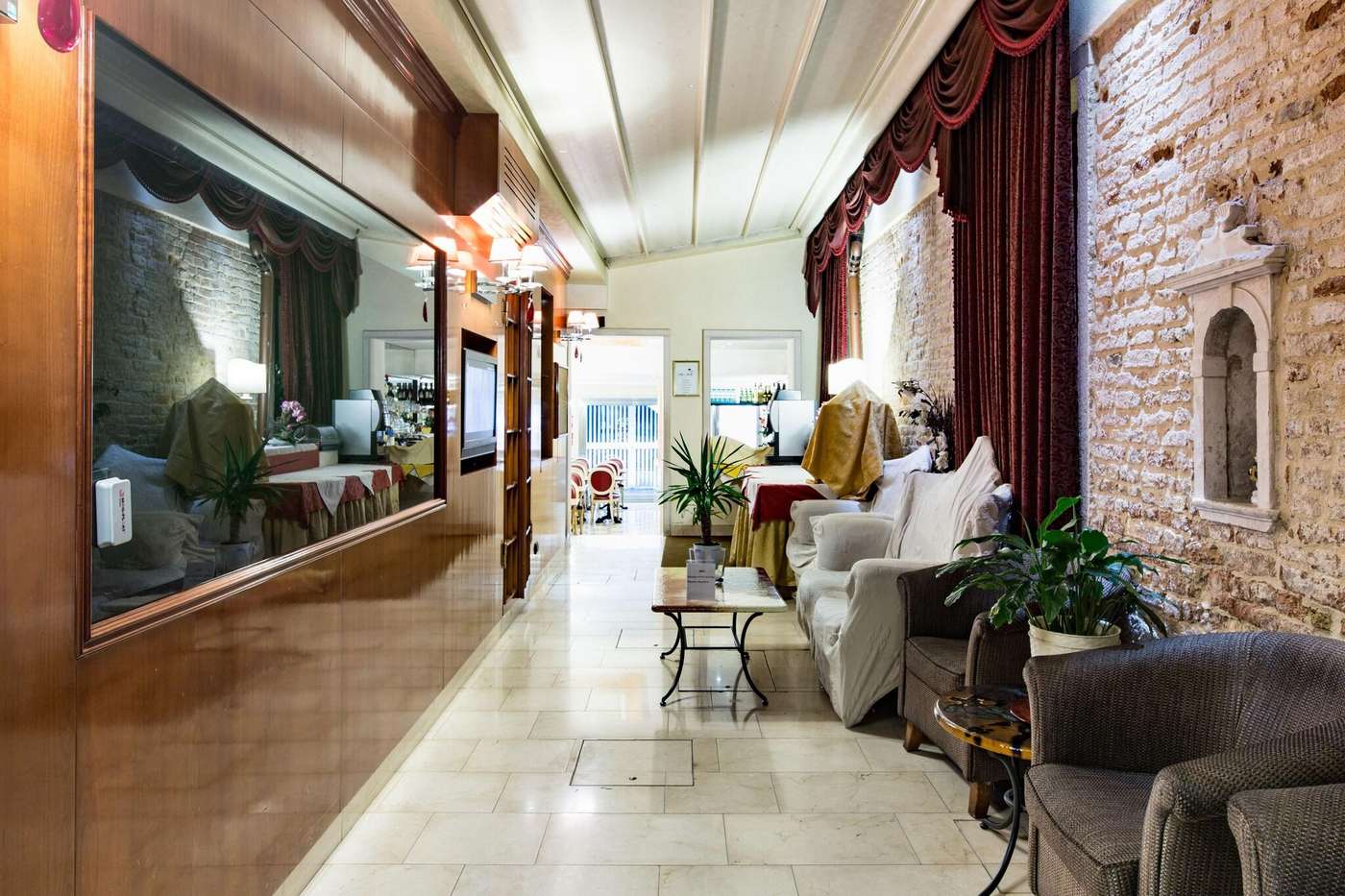 Hotel-Alcyone-Lobby-1