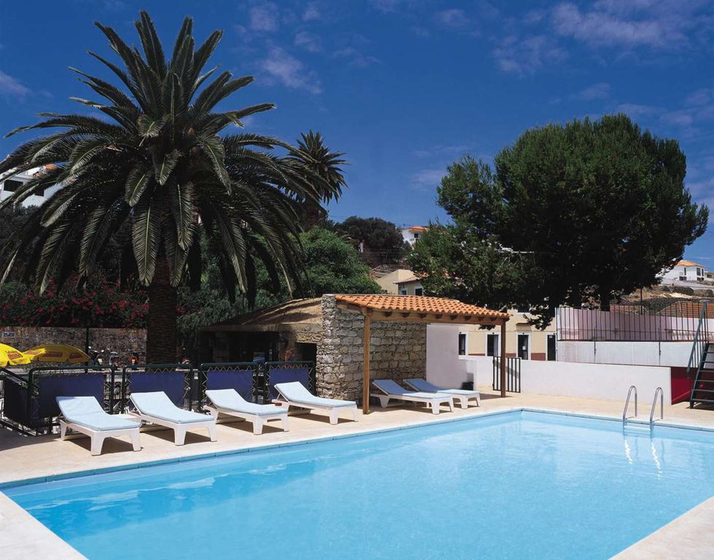 Praia-Dourada-Pool-1