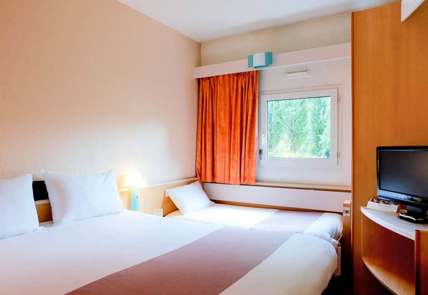 B&B HOTEL Grenoble Université 2-France-GIERES-Room-6