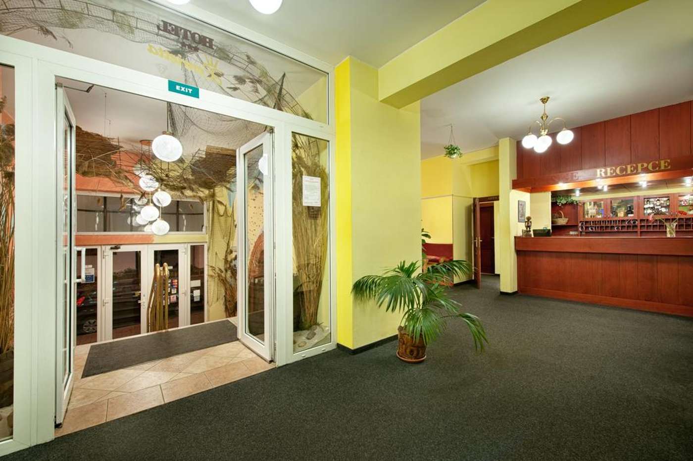 Henrietta-Hotel-Lobby-1