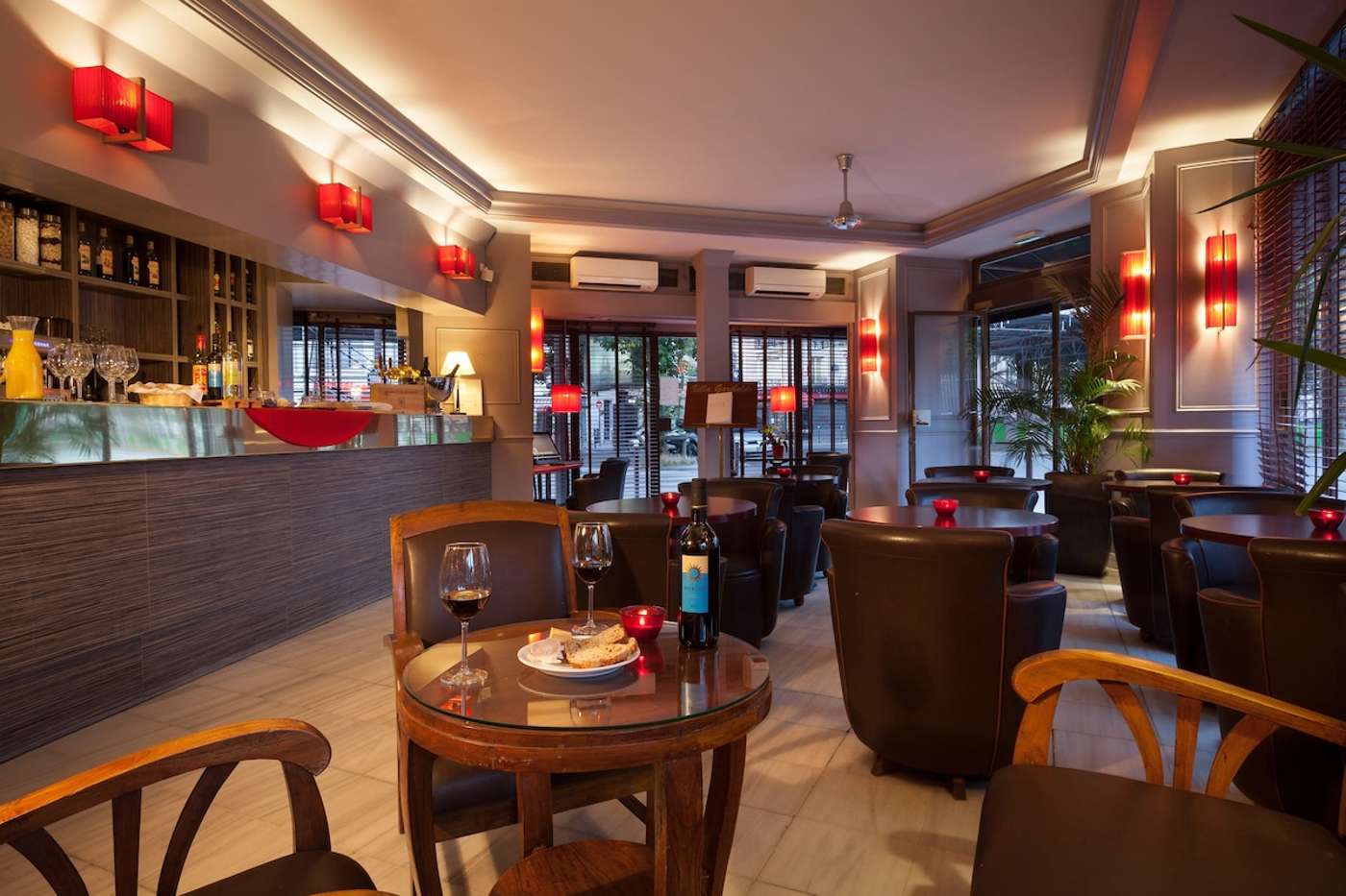 Eiffel-Villa-Garibaldi-Bar-1