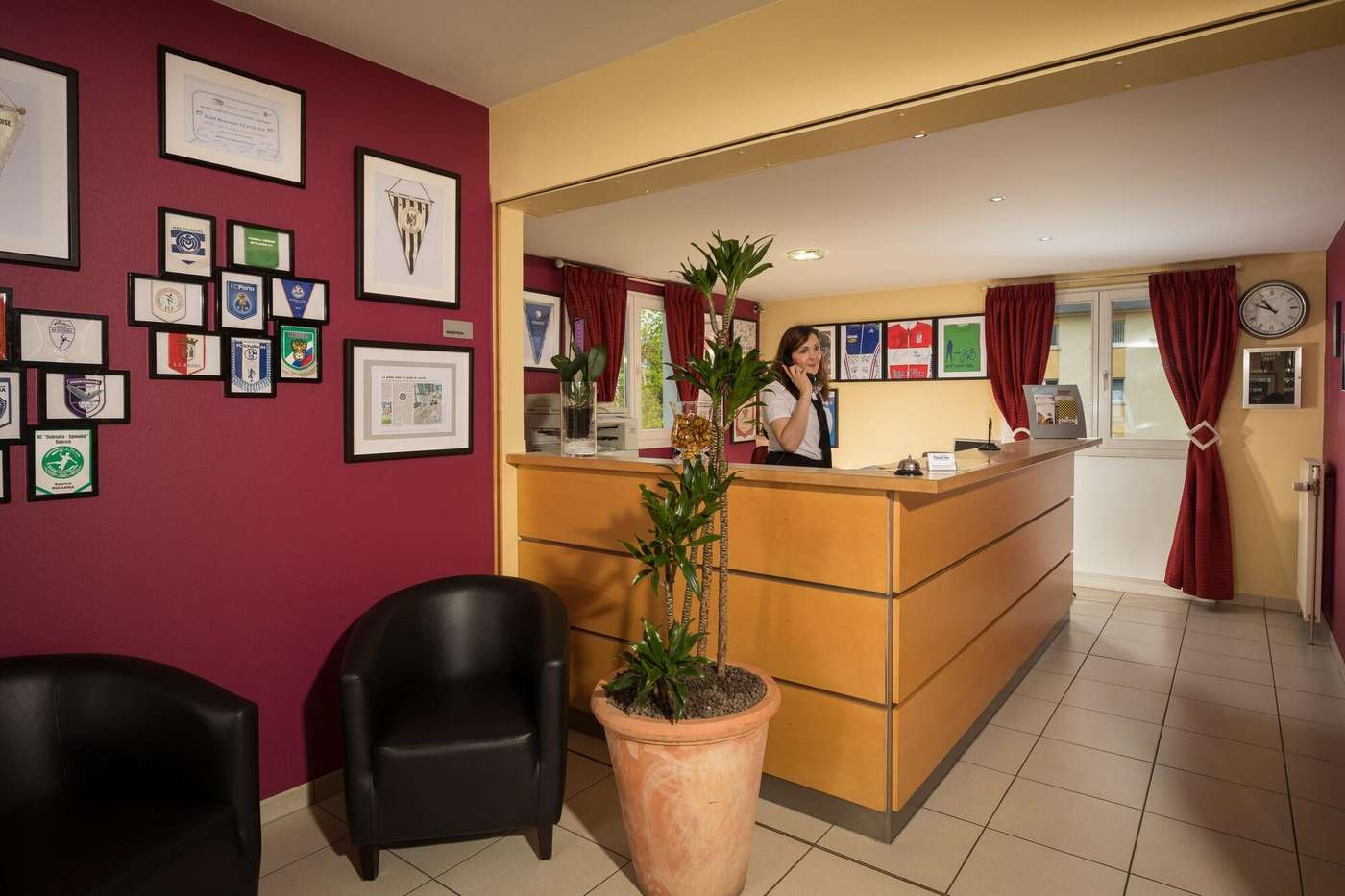 Hotel-Stand-Inn-Lobby-1