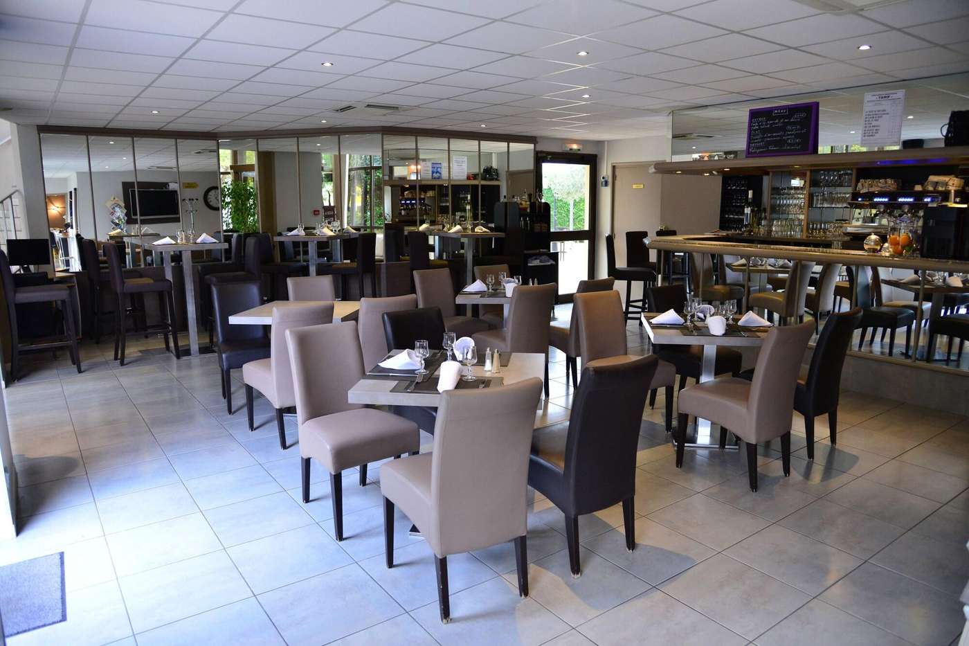 Aéroport Hôtel - France - MAUGUIO - Restaurant - 1