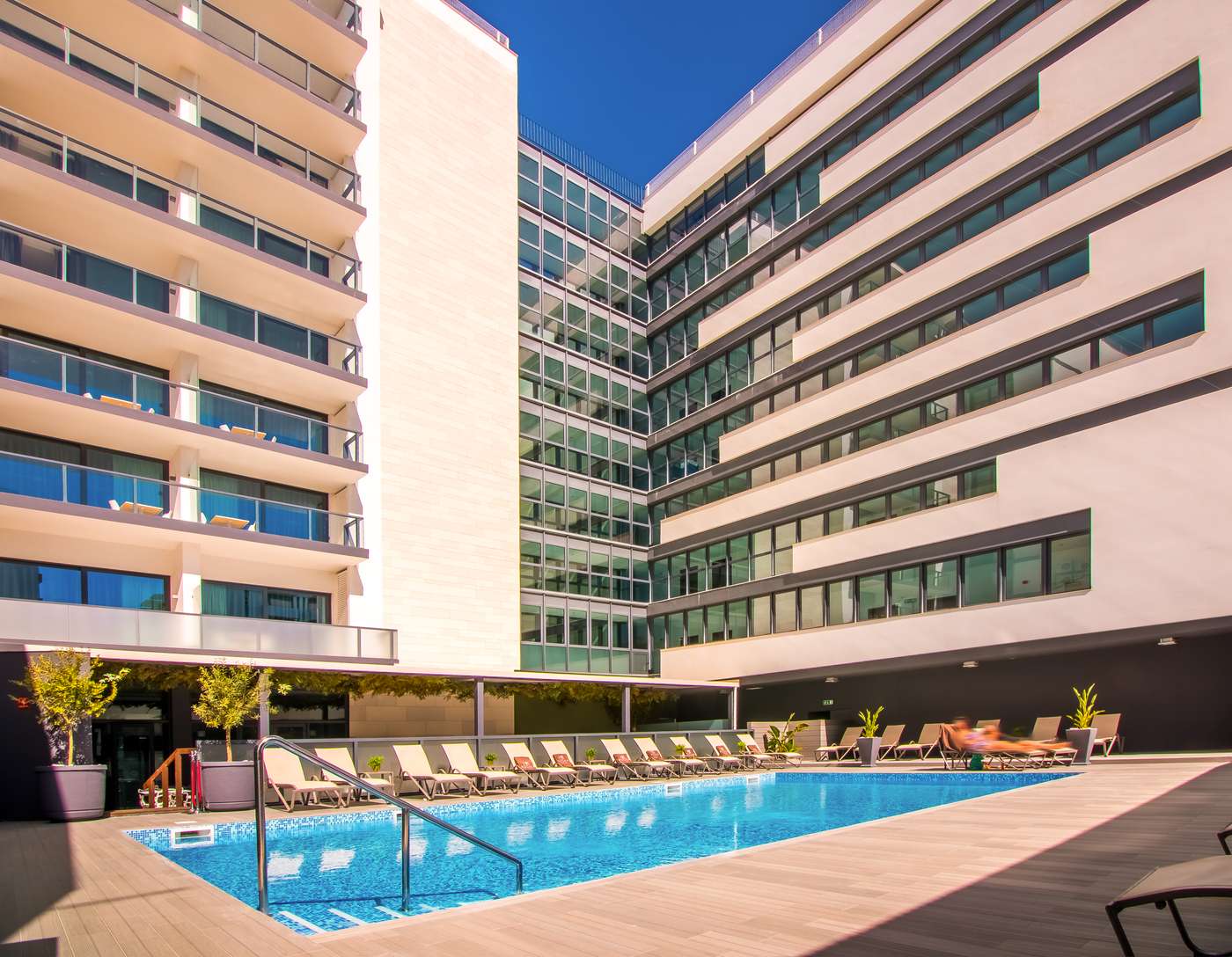 Da-Rocha-Pool-1