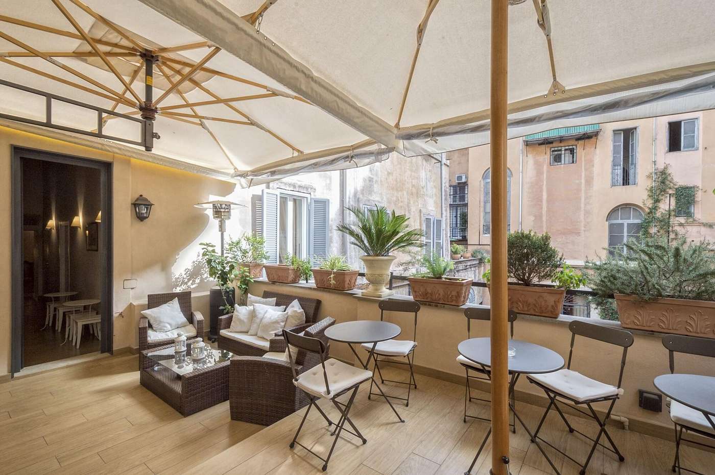 Little-Queen-Suite-Lobby-1