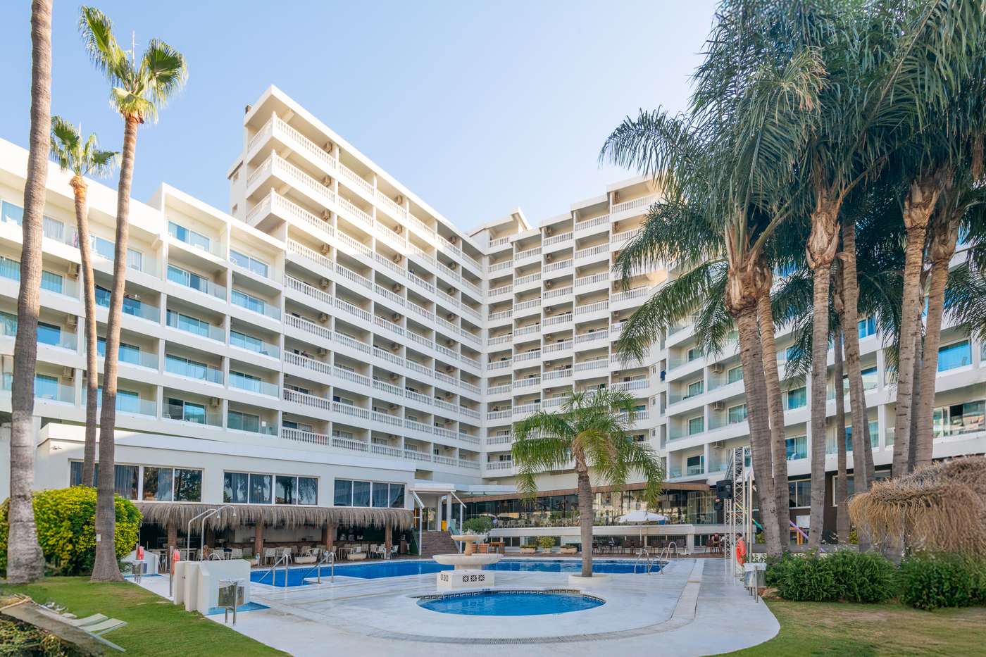 Hotel Parasol by Dorobe