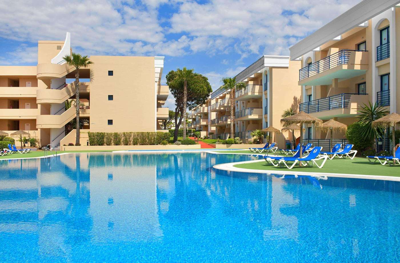 Sol-Sancti-Petri-Apartamentos-Pool-1