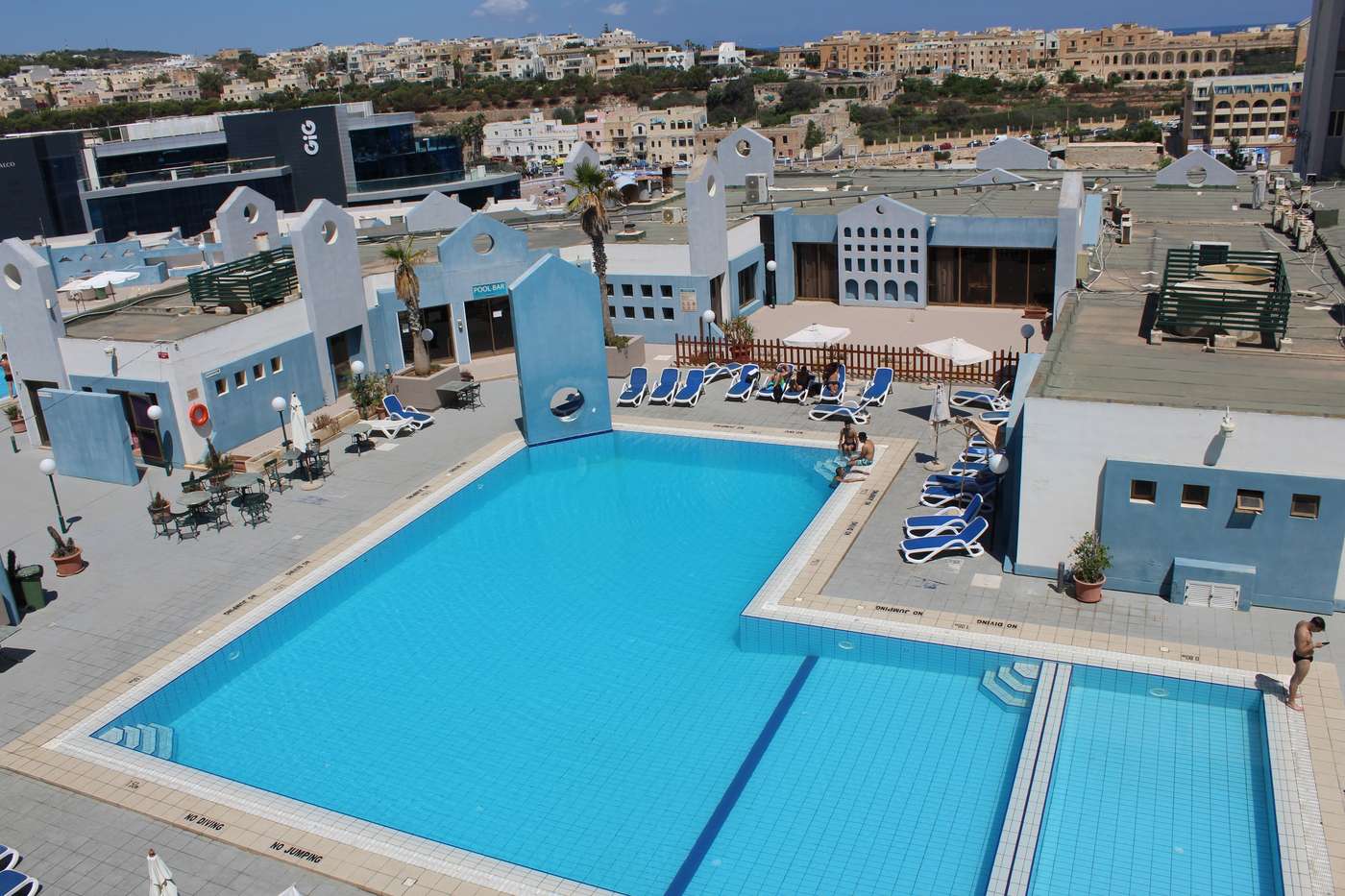 The-St-George-Park-Hotel-Pool-1