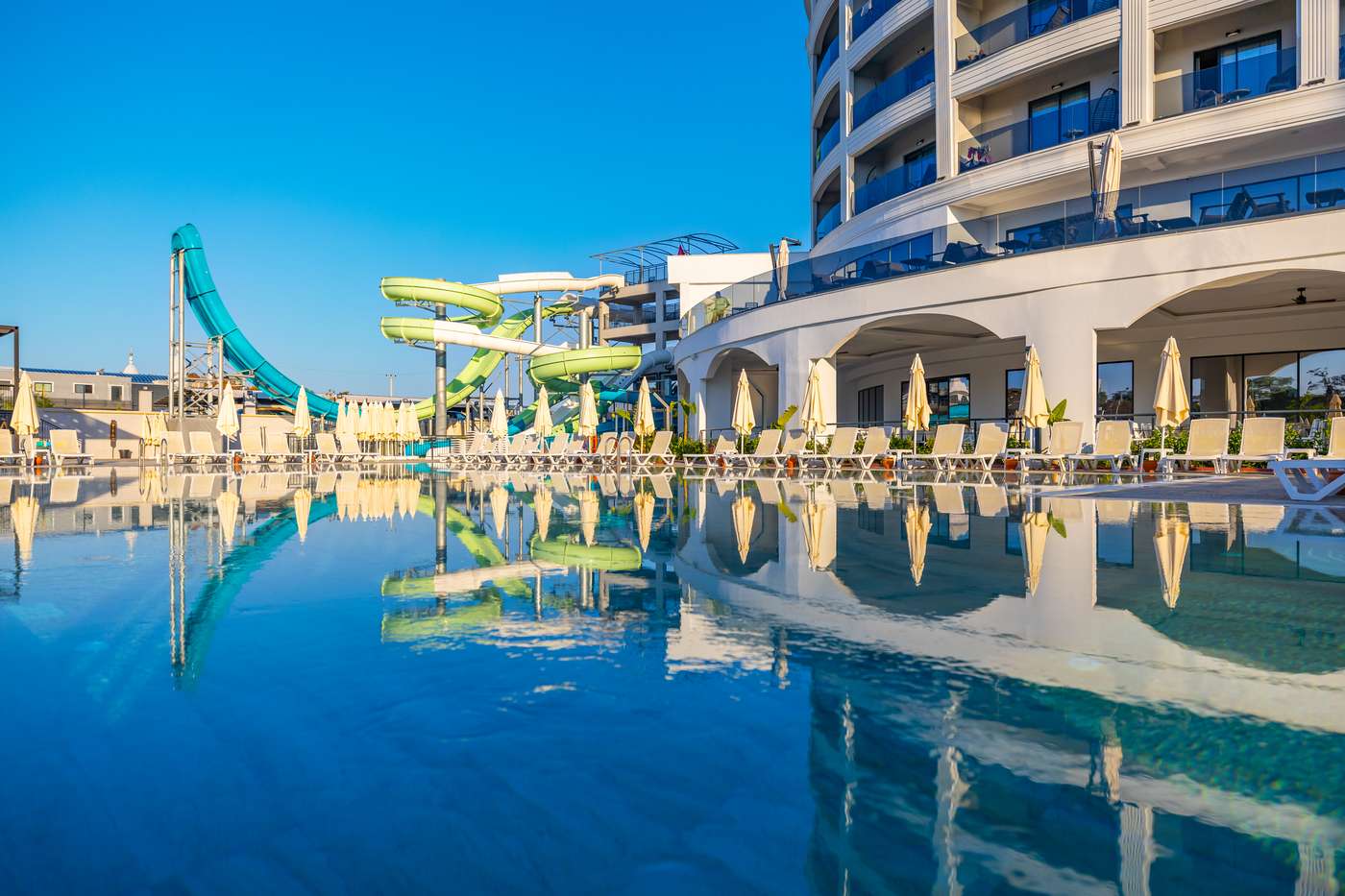 A Side Moon Palace hotel
