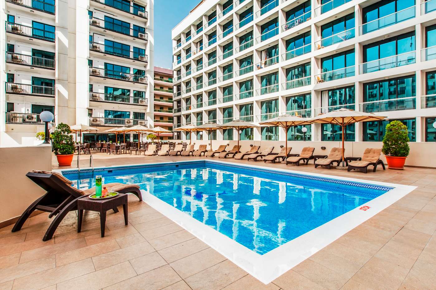 Golden-Sands-3-Hotel-Apartments-Pool-1