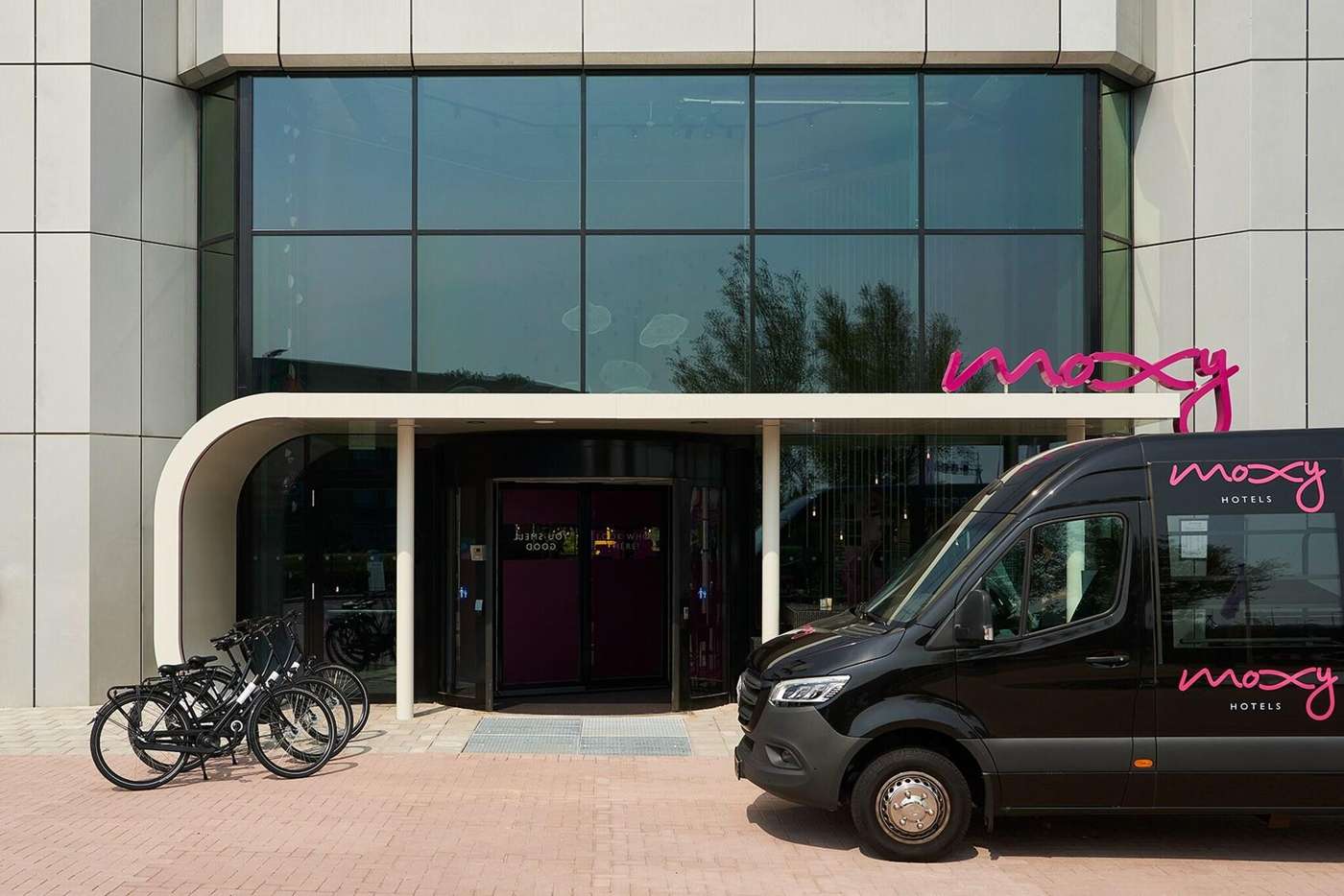 Moxy-Amsterdam-Schiphol-Airport-General-view-1