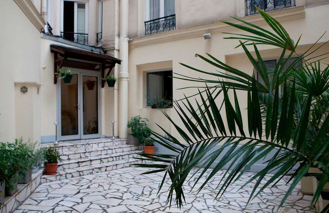 Est-Hotel-General-view-1