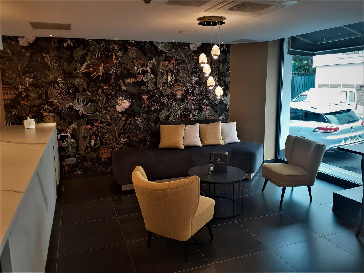 Prince Albert Lyon Bercy-France-PARIS-Lobby-3